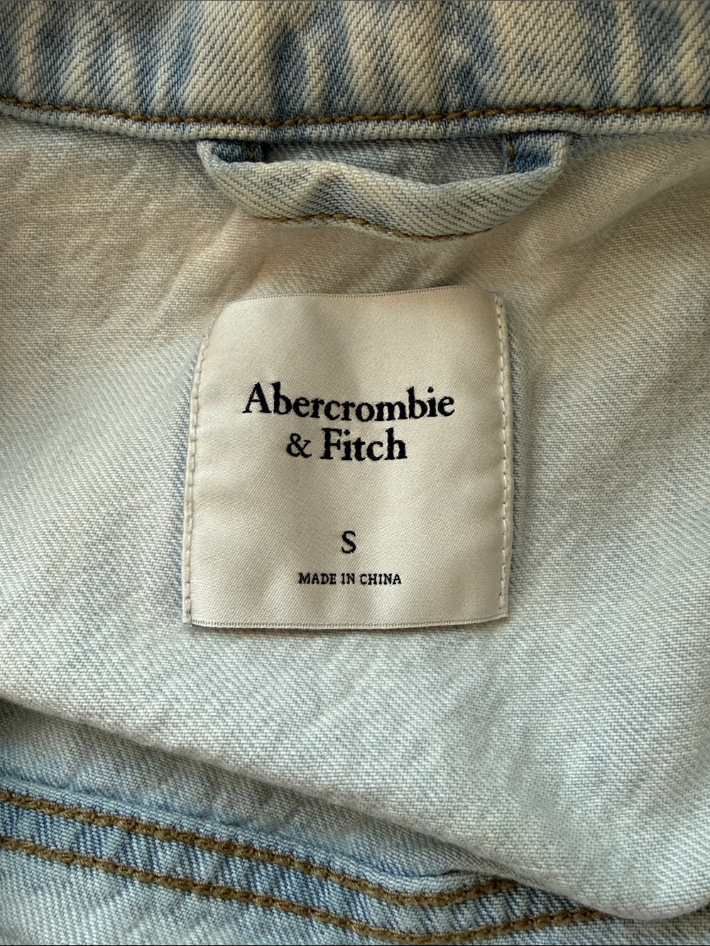 Abercrombie & Fitch cropped jean jacket - Picture 4 of 5